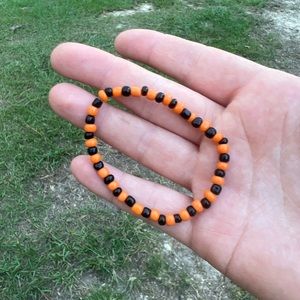Halloween bracelet, black and orange beads. Any size!